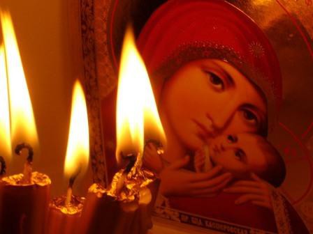 Магическая сила церковных свечейэ

Многие христиане давно заметили особую силу пламени церковной свечи, и даже ощутили его влияние на себе